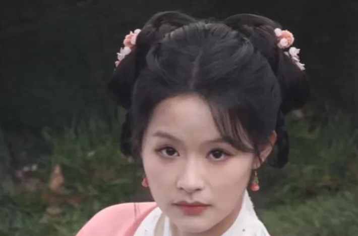 短剧女演员们靠滤镜火，但生图一晒都露馅，没滤镜还能靠啥吃饭？