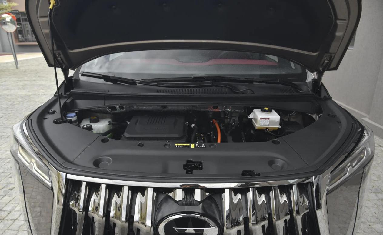 经常自驾游首选这3台MPV，配头等舱座椅，油耗低至5.5L，家用首选