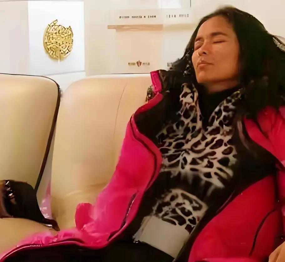 61岁韦唯消失十年，在泰国车祸，脊柱折断，差点下身瘫痪细节曝光