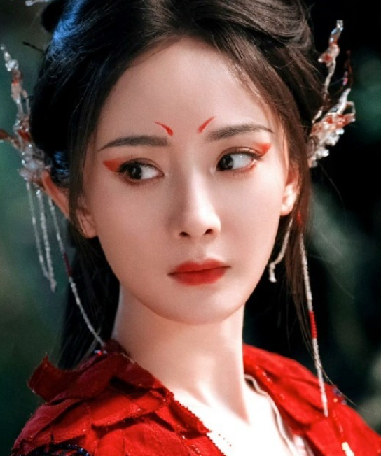 谭松韵新剧造型被喷 “太老气”？看完定妆照我惊了：这才是古装剧该有的样子！