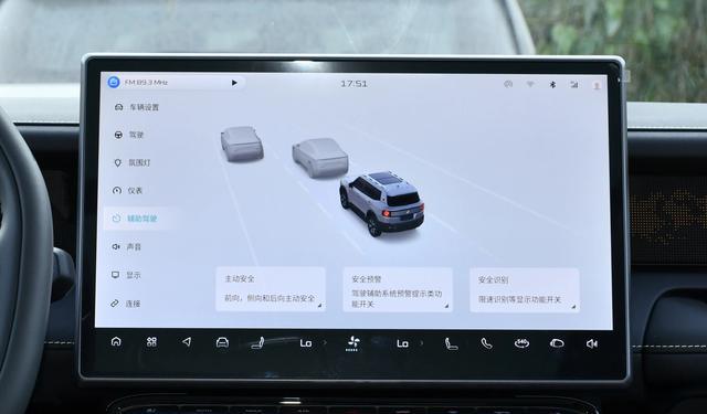 10万级越野SUV方盒子!大空间+四驱,纯电续航220km,家用也很香