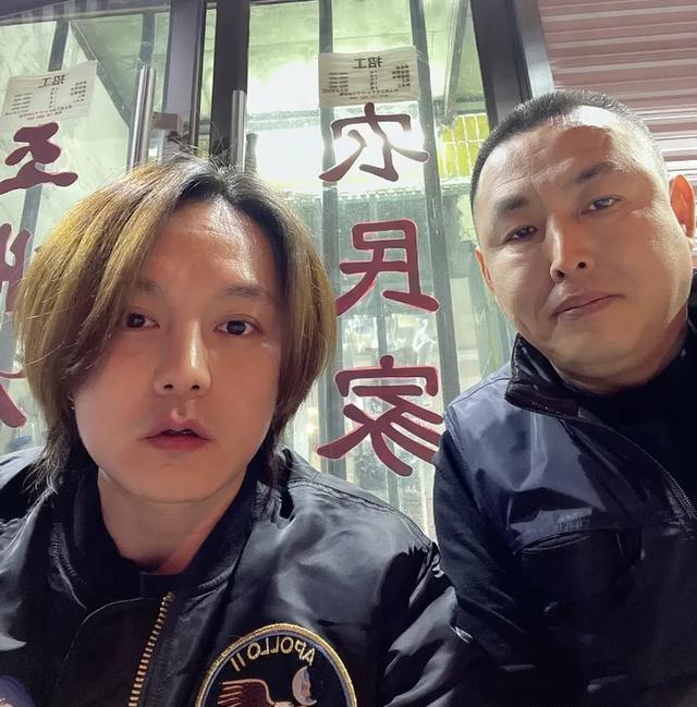 38岁尹正怎么胖了这么多,脸肿胀胡子拉碴,体重直逼200斤