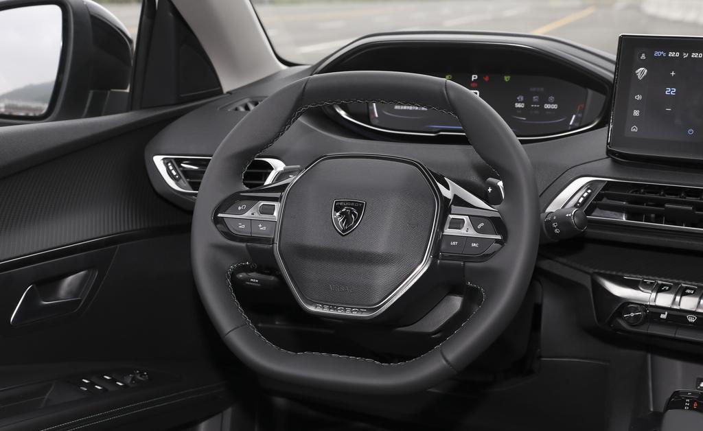 新4008驾控，臻品SUV