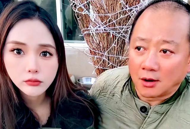 谢广坤前妻王小华谈欠下债务未还清,离婚后女儿跟对方自己挺惭愧