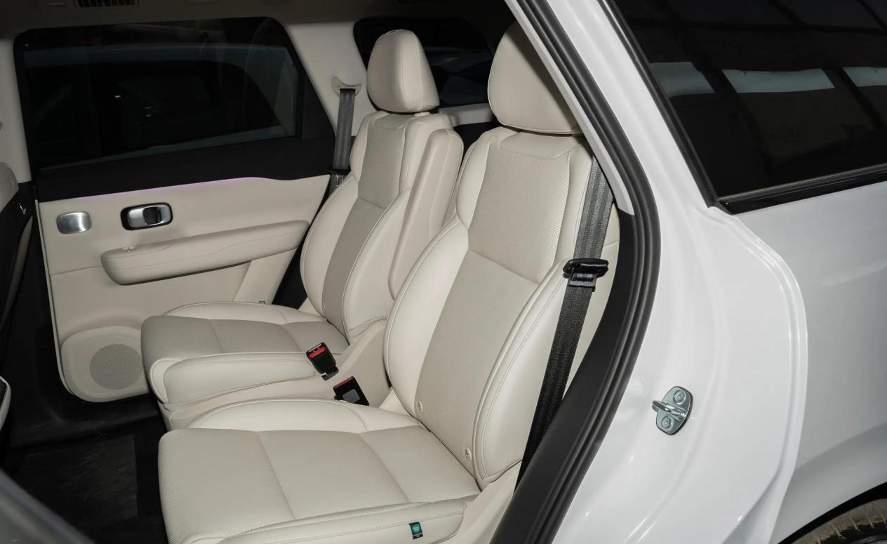 6座中大型SUV，配增程动力，综合续航1095km，零跑C16值得入手吗？