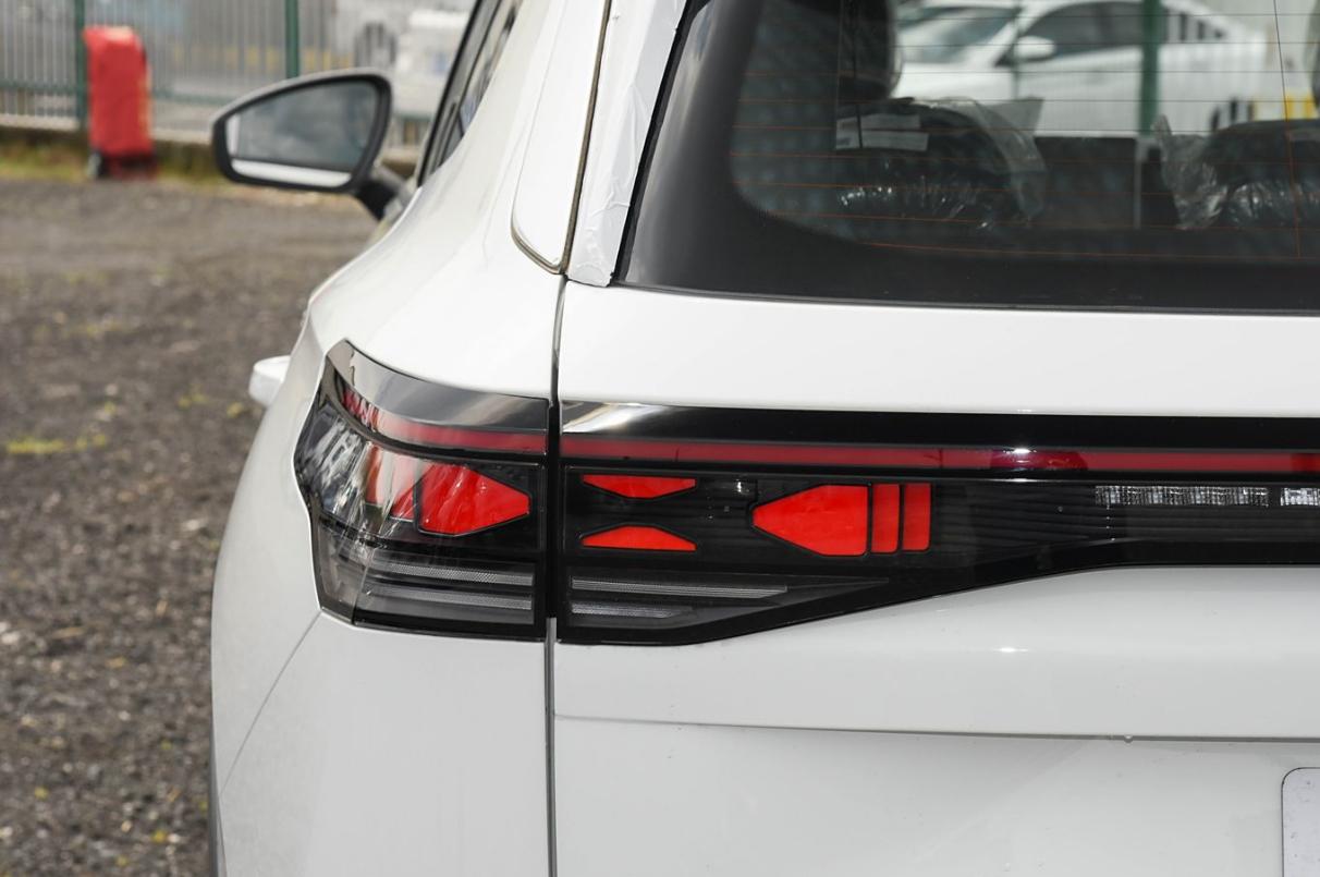 在动力方面，探岳搭载了高性能的发动机