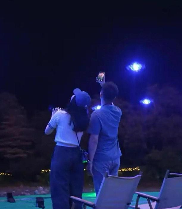 杨采钰夫妇印尼度假秀恩爱,婚戒细节让人羡慕!