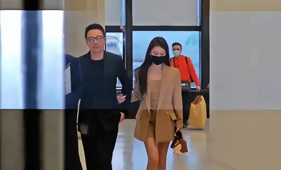 具俊哗删除夫妻合照，小玥儿发声明站在爸爸这边， S母还在要债