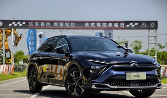 5008 灵动空间与舒稳底盘“双重圈粉”