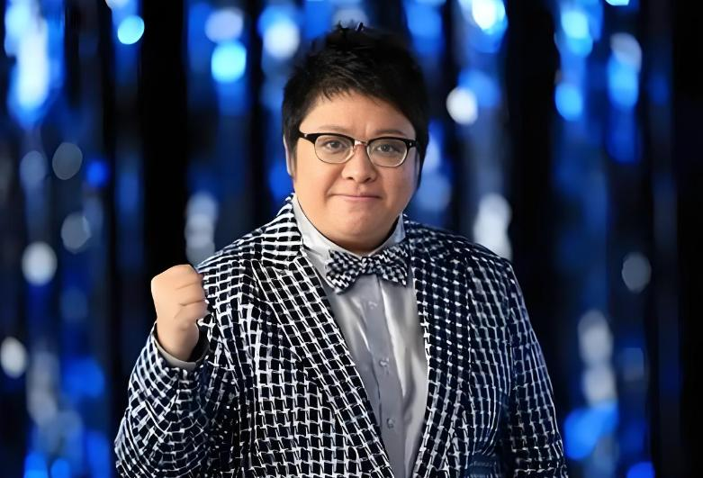 韩红自曝曾经是校花，看了她18岁照片后，网友：果然没骗人！