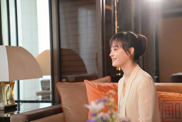 孙俪真实模样曝光！路人镜头下的她惊艳众人，邓超的担心终于被看懂