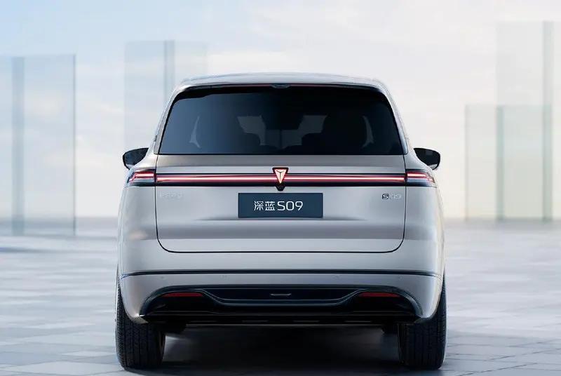 新长安大6座SUV，深蓝S09，5202mm超长