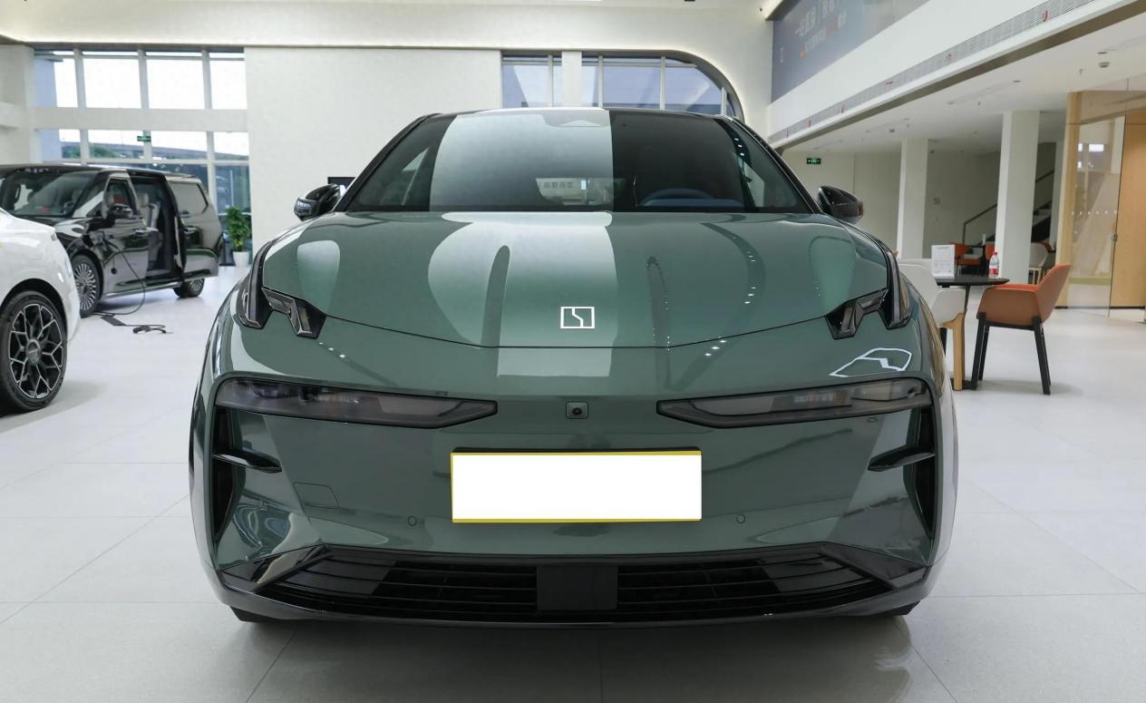 吉利又一王牌SUV，428马力破百3.7秒，续航512公里+四驱，真厚道
