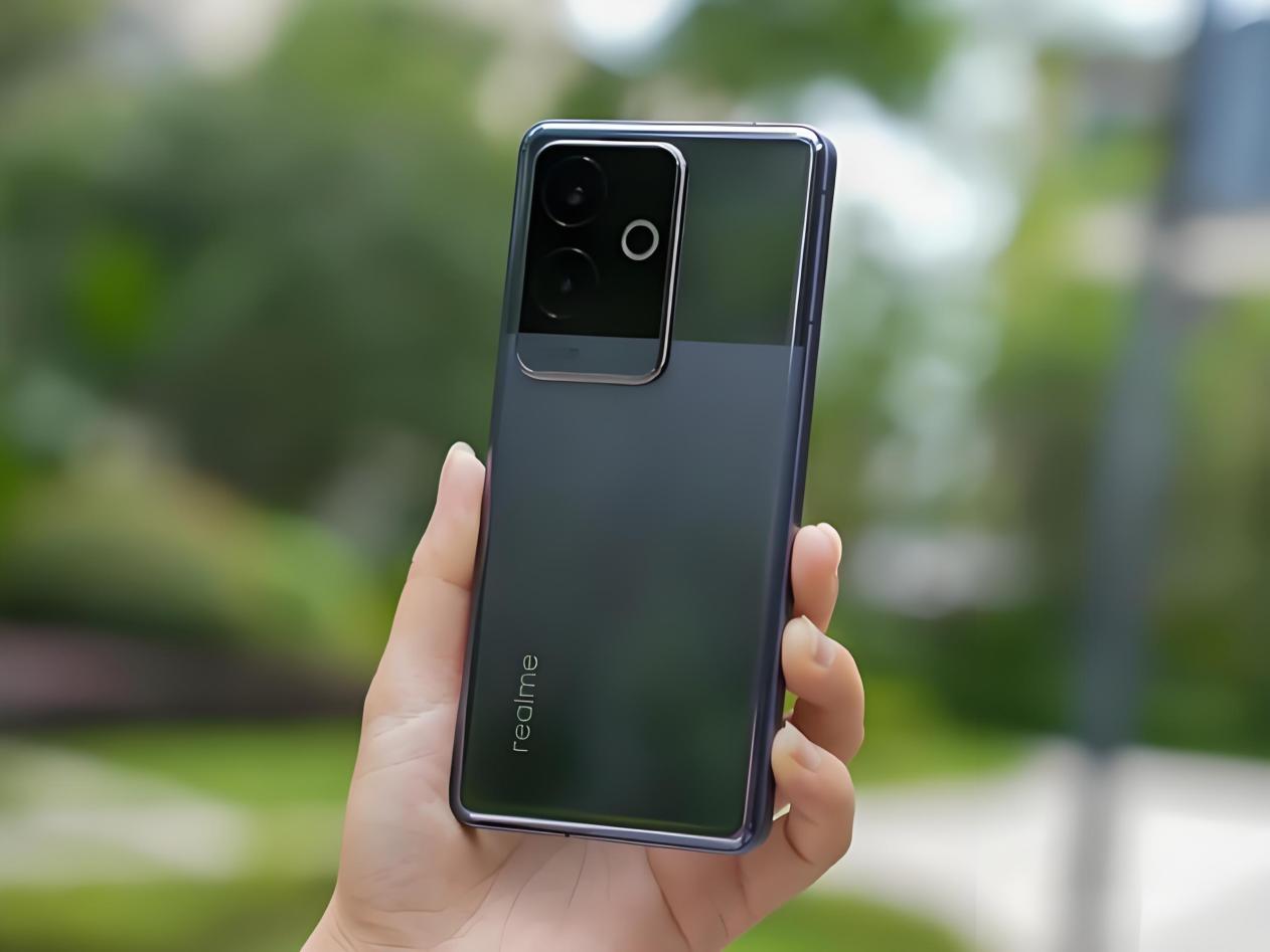 真我“豁出去了”！16GB+512GB价格跳水，电竞直屏+全域冰芯散热