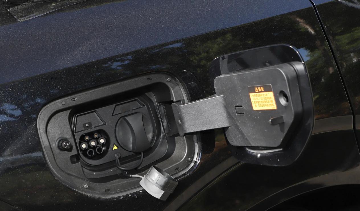 厚道的豪华头等舱！长超5米，和问界M7同级，油耗0.68L，仅16万多