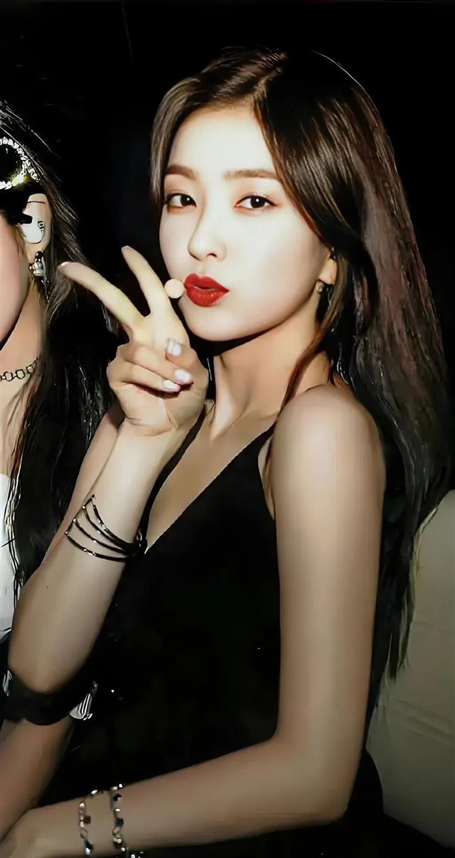 裴珠泫 - 冰山美颜 凭借甜美活泼魅力圈粉无数