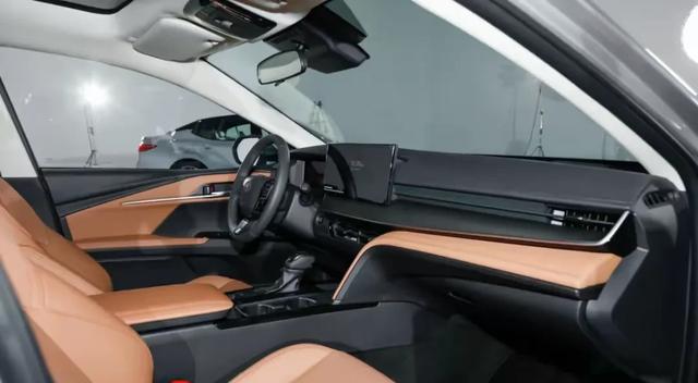 凯美瑞混动跌至12万，油耗4L加92汽油，家用真香吗？