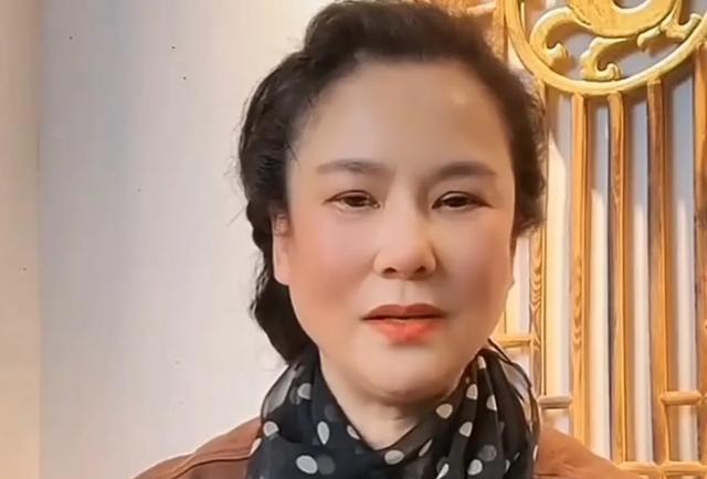 谢广坤前妻王小华谈欠下债务未还清,离婚后女儿跟对方自己挺惭愧