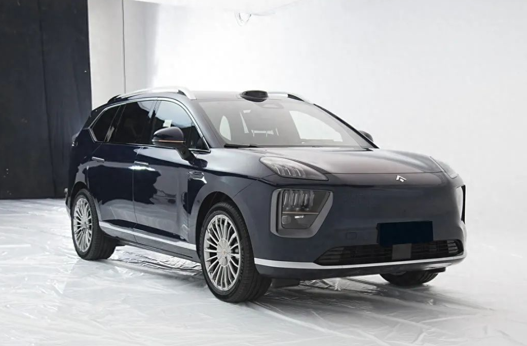 广汽新款大6座SUV，昊铂HL更多信息，车长5126mm，2、2、2座椅