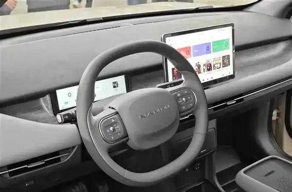 谁说低价没高配?纳米06天元智驾+471km续航,10万内玩出30万体验