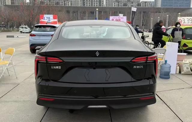 江铃羿驰05:颜值与实力兼具的纯电轿车
