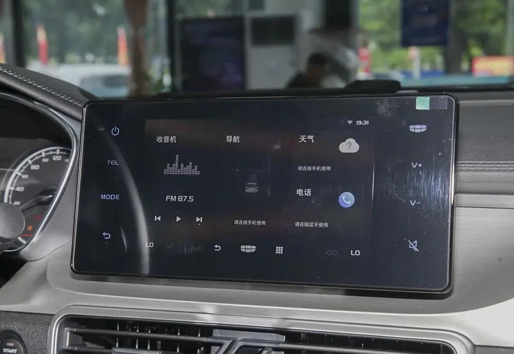 5.98万起就能买，代步小SUV，百公里才6个多油！