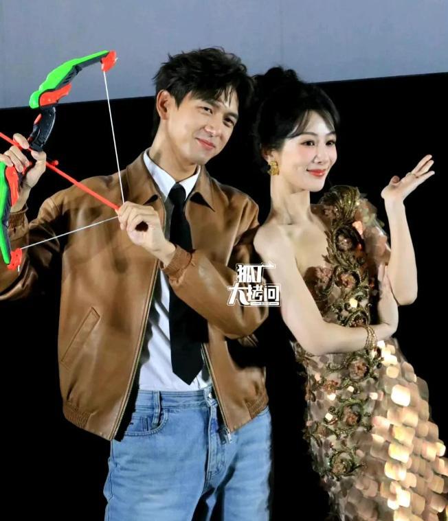 当32岁杨紫和34岁魏哲鸣站在一起,才明白为啥说“cp感是玄学”