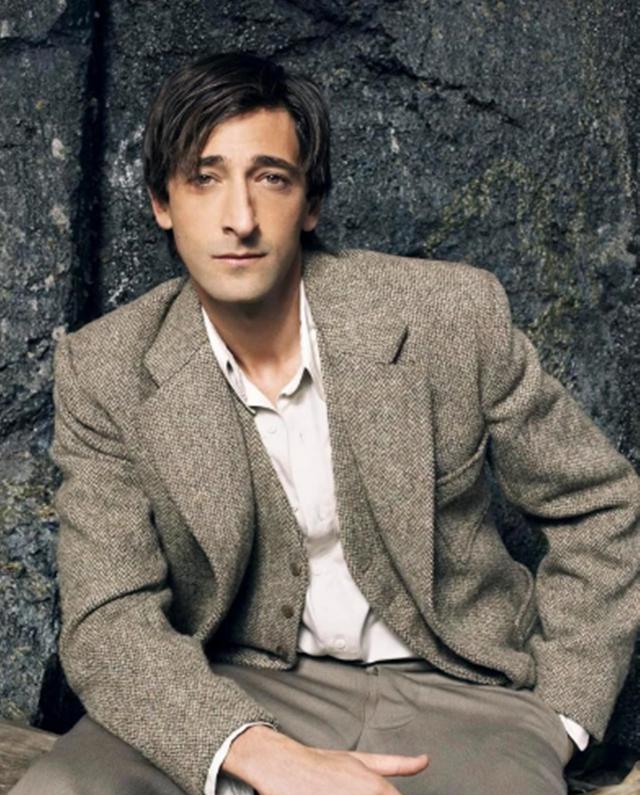 51岁二封奥斯卡影帝！22年前拿奖公开反战，拍冯小刚电影爱喝茅台