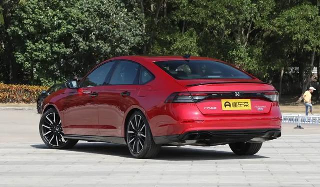 雅阁销量总被凯美瑞碾压？四大硬伤揭秘，网友：输得一点不冤！