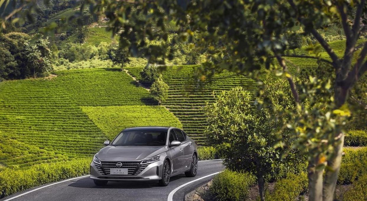 12 万级家轿卷上天！天籁真心版凭啥让老车主直呼买早了？