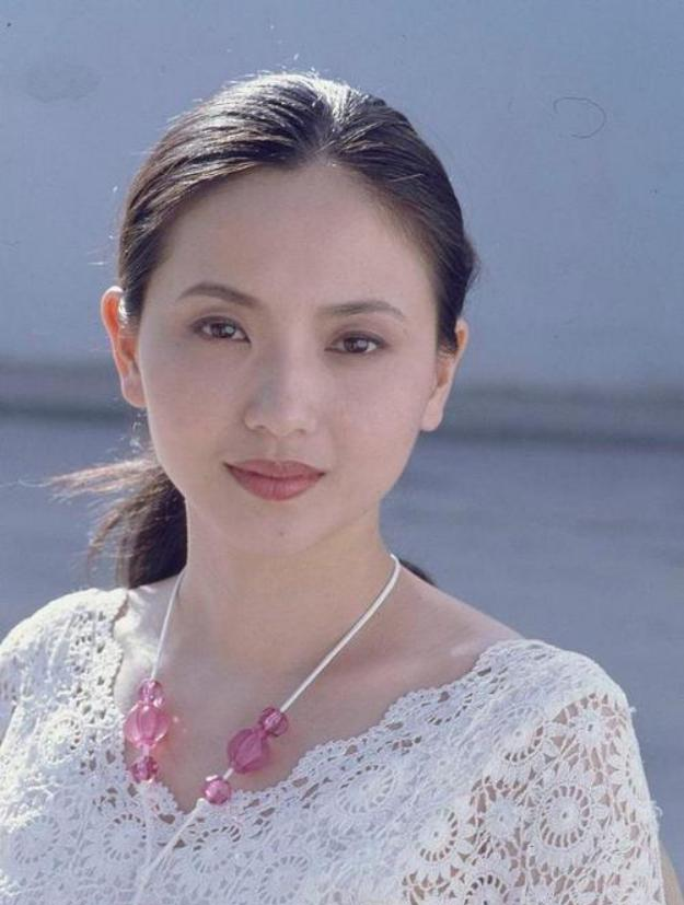 “江南第一美人”陶慧敏：从不接吻戏，当红时嫁给初恋，恩爱至今