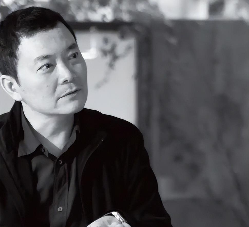 他与刘涛同居四年，如今已六十岁仍未成婚，刘涛表示心中愧疚。