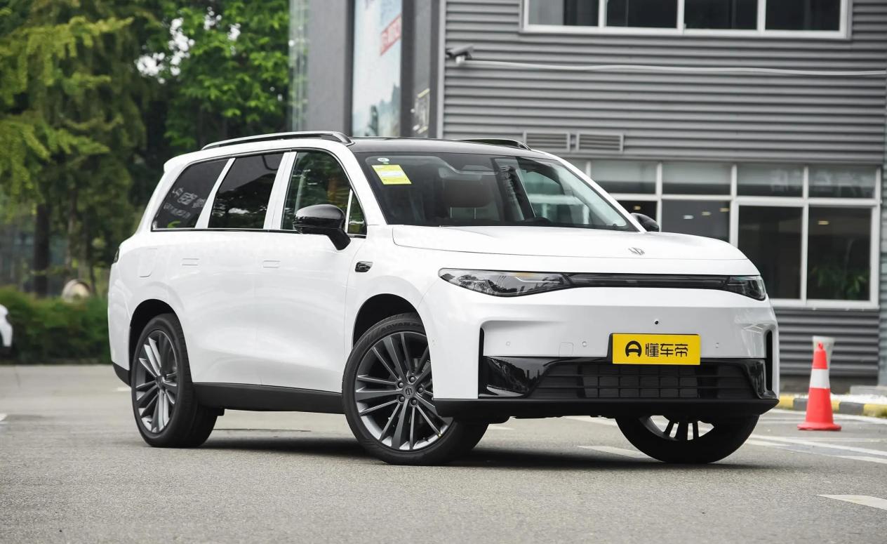 6座中大型SUV，配增程动力，综合续航1095km，零跑C16值得入手吗？