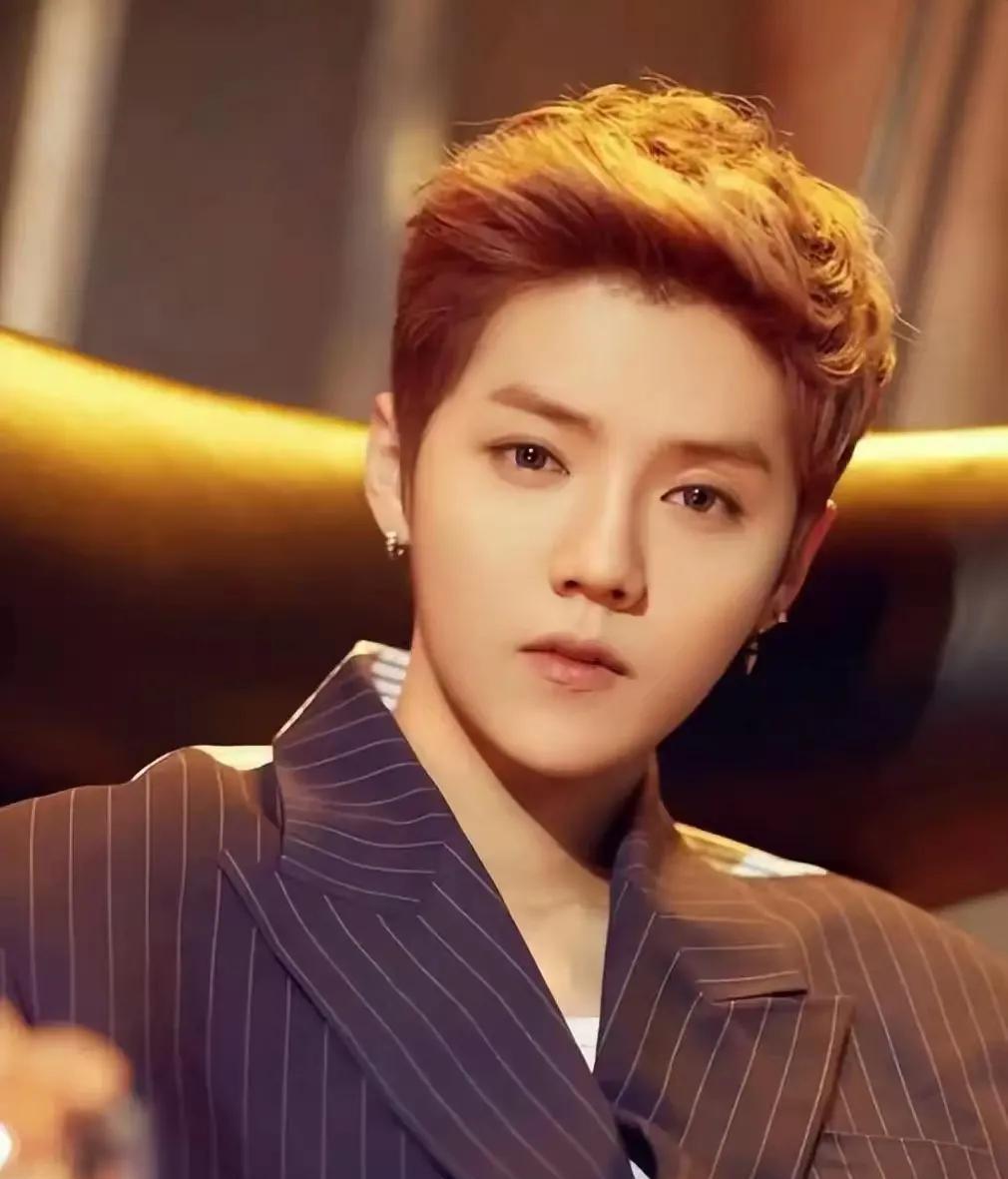 关晓彤鹿晗红发亮相,8年蜕变惊艳全场