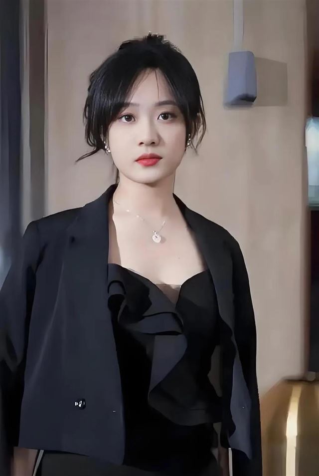 短剧女演员大洗牌，王格格选择转型，她凭借一部剧成为最大黑马！