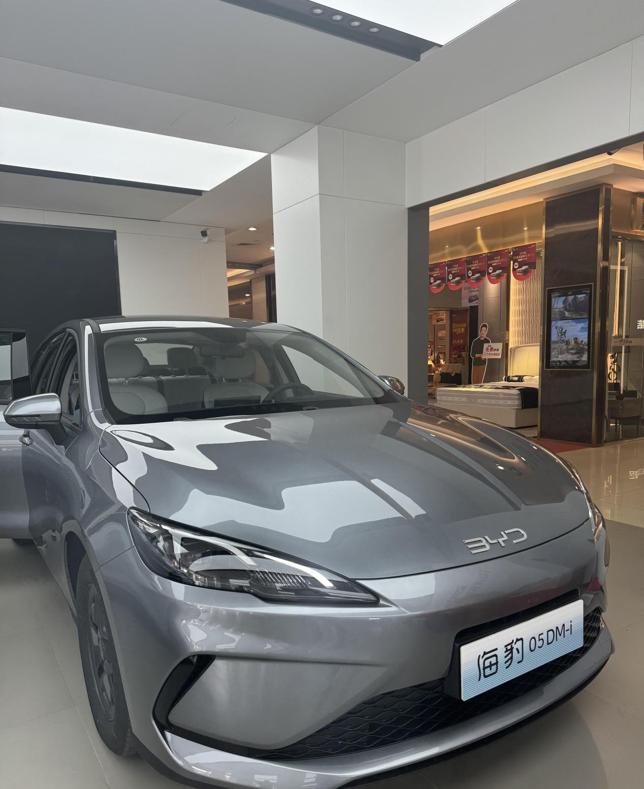 比亚迪海豹05DM-i实车到店，长近4米8+第五代DM，续航超2000km