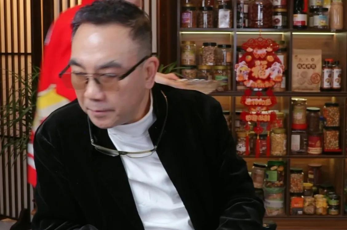 比郭德纲早富十年!杨议消失的十年:从夜总会股神到烂尾楼囚徒