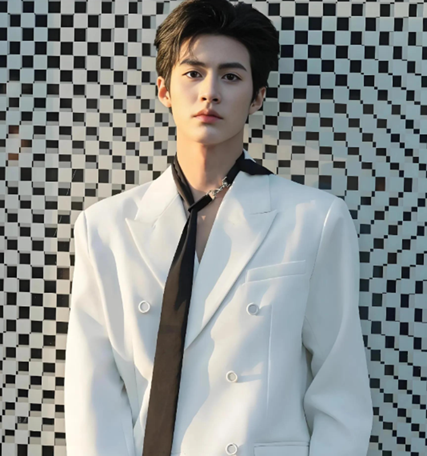 短剧江湖新生代崛起：00后男演员的颜值与演技双赛道突围战