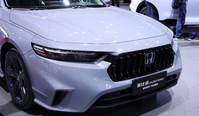 英仕派：运动绅士的优雅宣言，颜值与实力的双重盛宴！