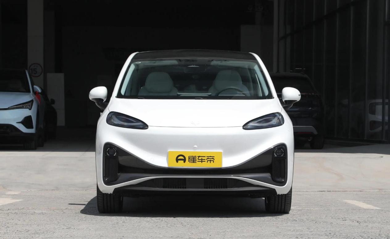 北汽极狐考拉S，纯电动SUV，大五座布局，售价10.98万元起