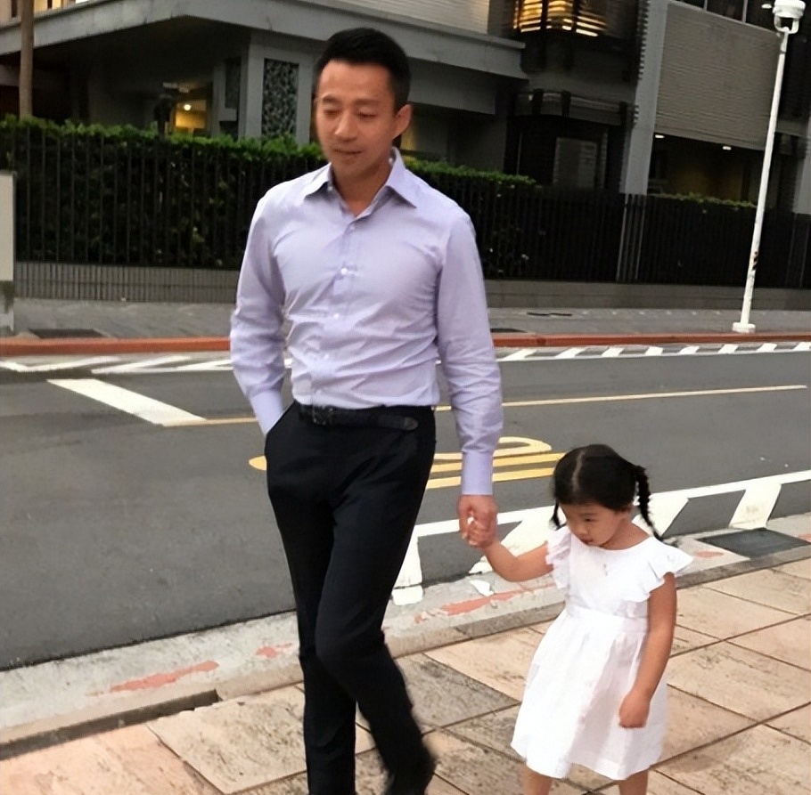 葛斯齐再发声！曝汪小菲私聊，网友急呼还原真相洗清汪冤