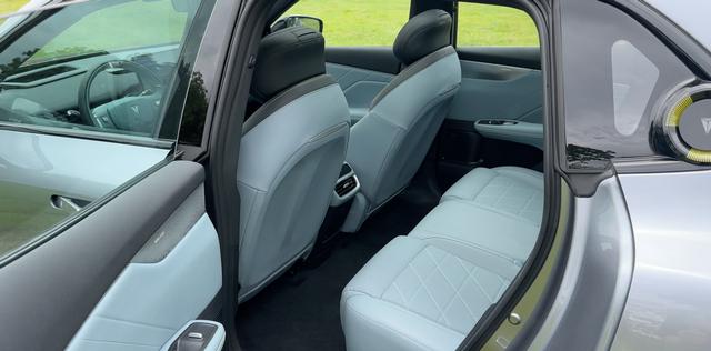 深蓝S05对比海狮05EV,谁才是十五万内纯电SUV的全能选手?