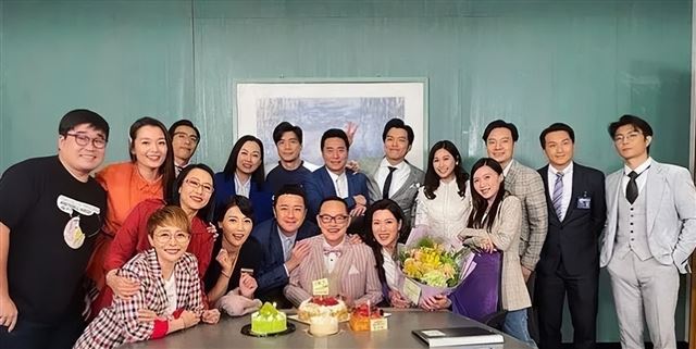 TVB“最甜CP”被偶遇，零距离宠粉，回关粉丝，网友：这是真明星