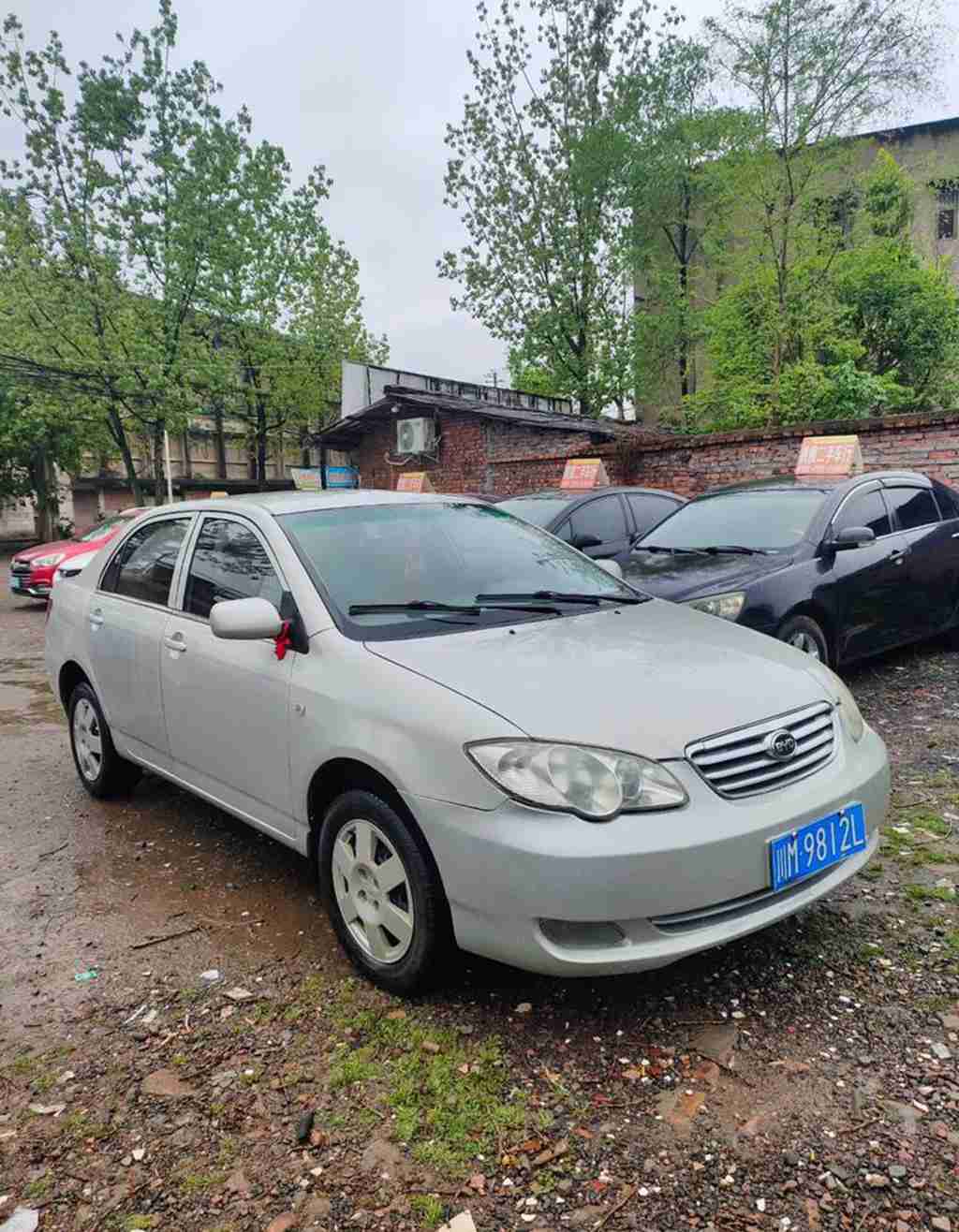 比亚迪汉DM-p战神版发布，零百加速3.7秒，百万超跑性能