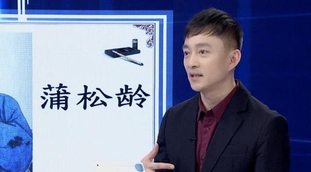 他是央视最帅才子！离职后成百亿总裁，今满头白发“取向成谜”？