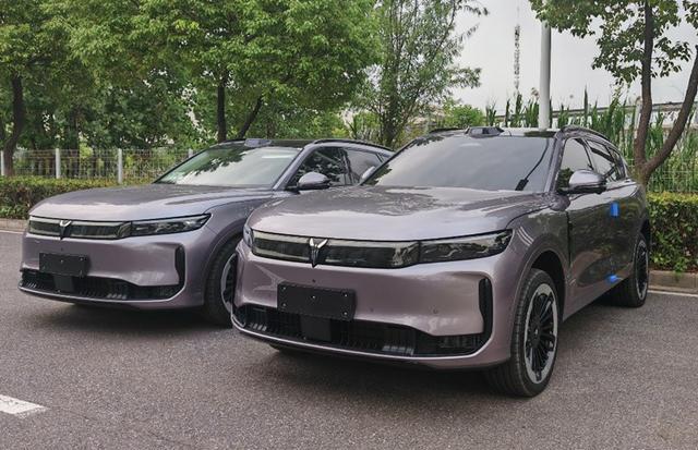 新款岚图FREE亮相，命名FREE+引热议，华为乾崑ADS4.0成亮点