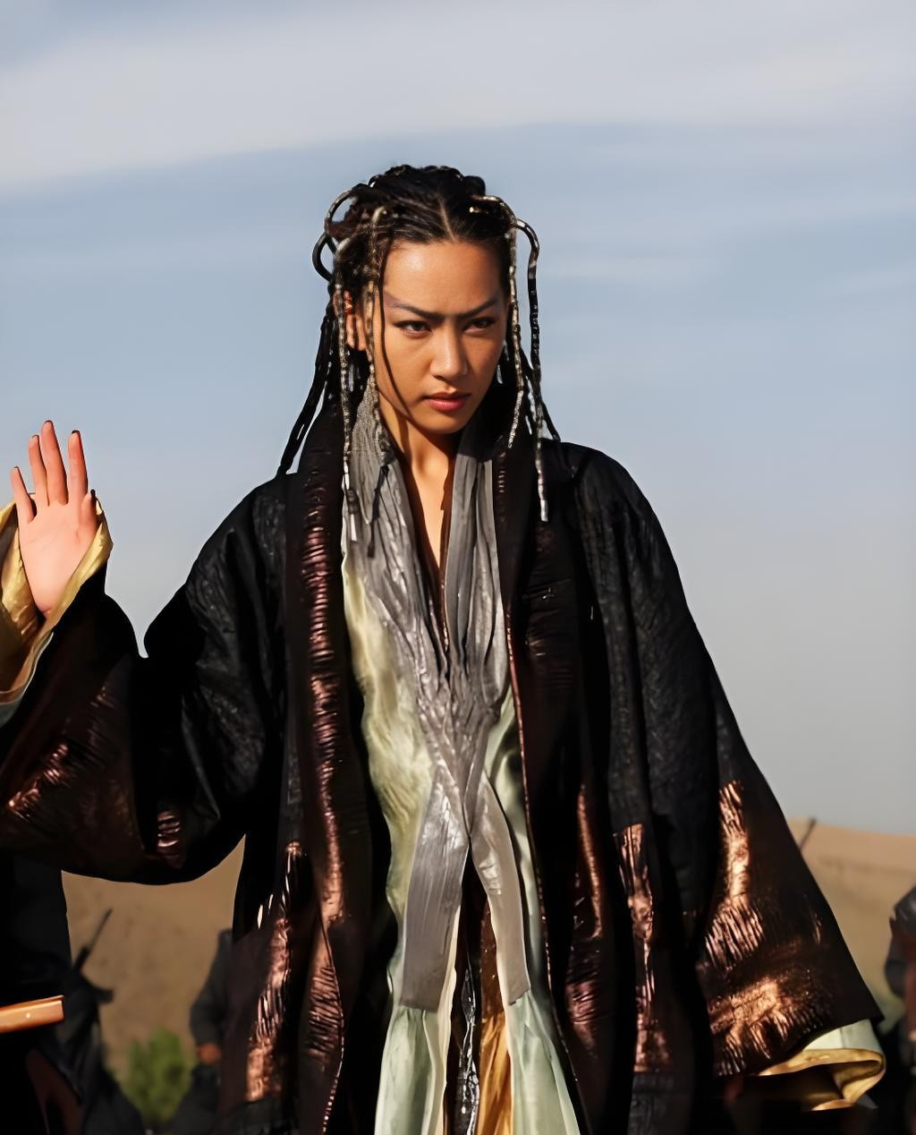 终于找到了徐子珊! 退圈后移居欧洲, 现身美术馆, 胖了很多还是优雅