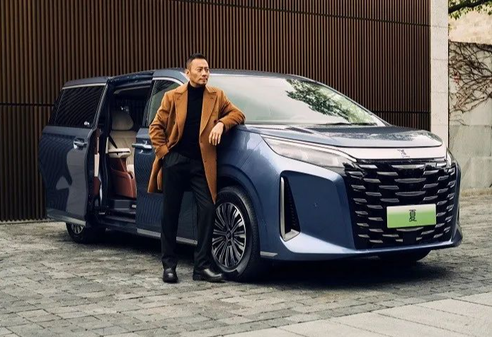 近5.2米大7座MPV，降到9万，带侧滑门油耗6升多，别克GL8靠边站！