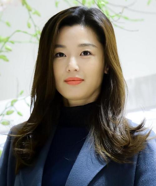 全智贤新剧《暴风圈》陷争议,48小时内海蓝之谜、伯爵火速撤广告