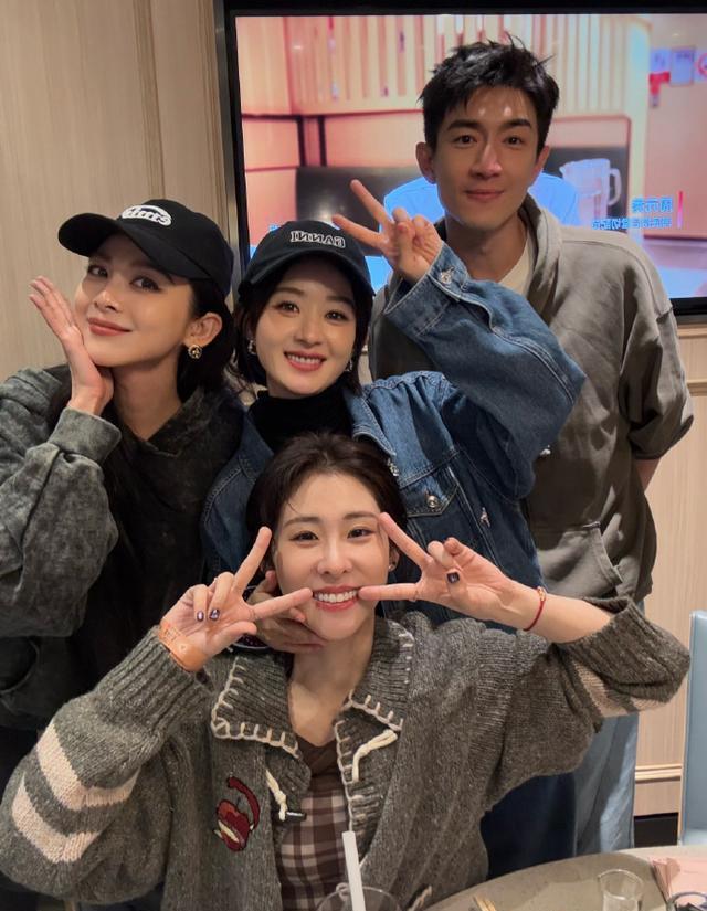 《与凤行》重聚了！赵丽颖林更新张碧晨罕见同框，男帅女美超养眼